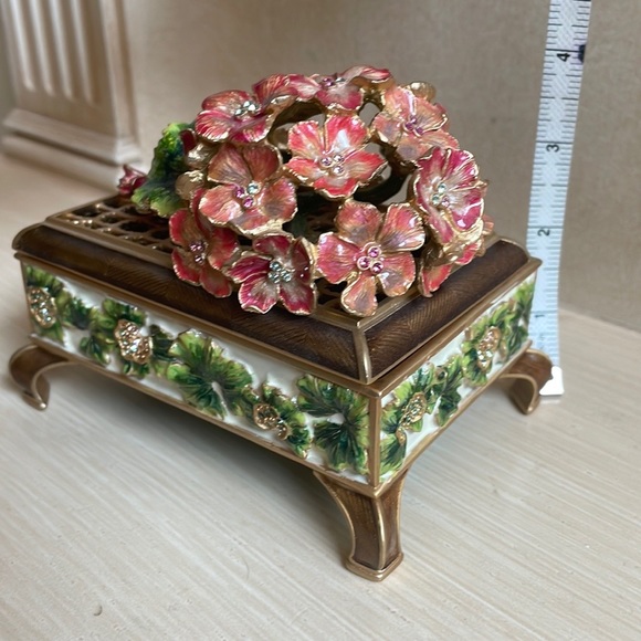 JAY STRONGWATER GERANIUM FLOWER JEWELRY BOX LIMITED EDITION - Picture 3 of 8